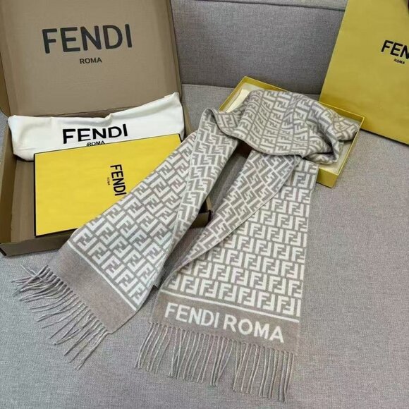Fendi Women's scarf - Picture 1 of 8